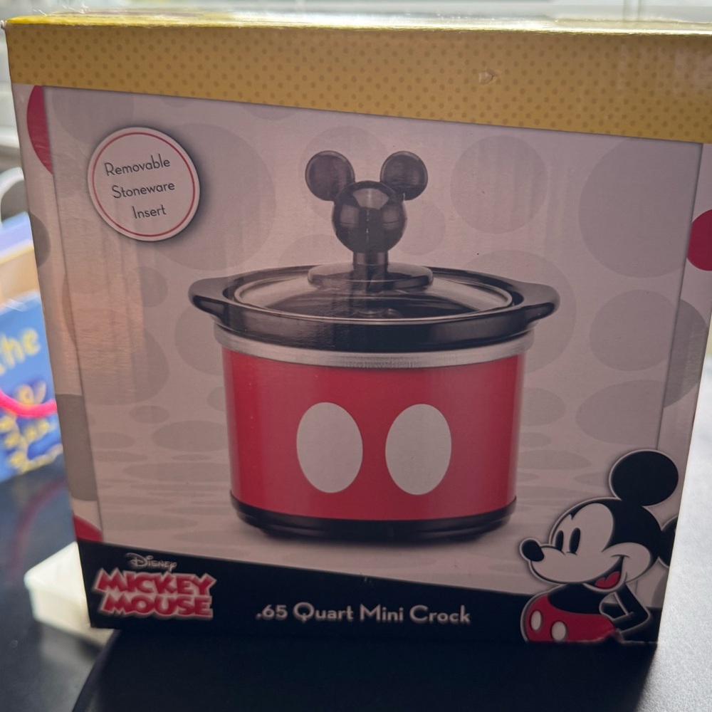 Disney Mickey Mouse 0.65 quart Mini Crock